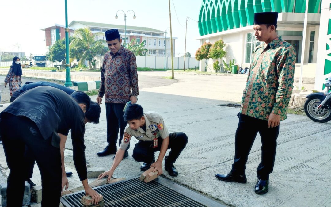 REKTOR PASTIKAN KONDISI KEBERSIHAN DAN FASILITAS PENDUKUNG KEGIATAN KAJIAN BERKAH RAMADHAN DI MAHAD JAMI’AH UIN MATARAM