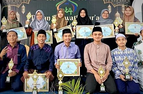 JUARA DI AJANG PTQ RRI.  MAHASISWA FAKULTAS DAKWAH DAN KOMUNIKASI, FAKULTAS USHULUDDIN DAN STUDI AGAMA UIN MATARAM BORONG JUARA