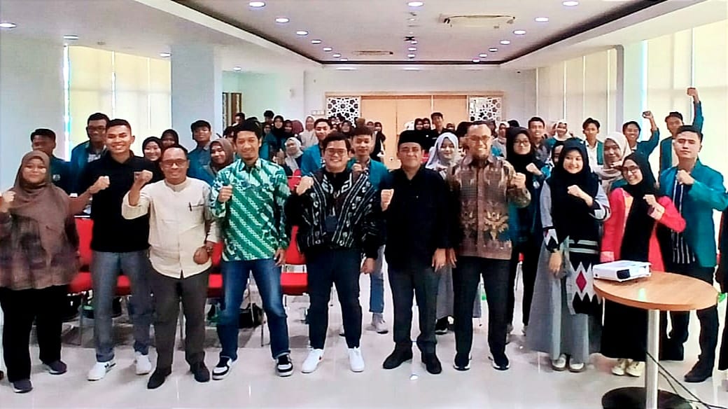 RATUSAN MAHASISWA MENGIKUTI SOSIALISASI ANTI KORUPSI DAN ANTIGRATIFIKASI BERSAMA KOMISI PEMBERANTASAN KORUPSI RI DI UIN MATARAM