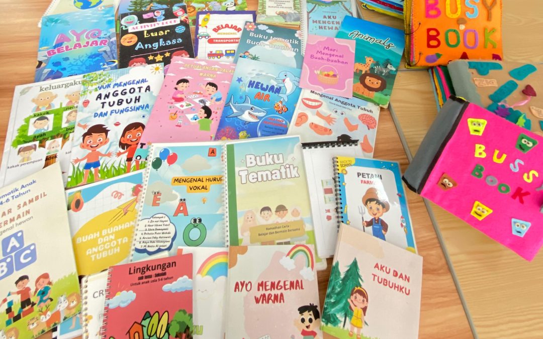 DARI PRAKTIKUM KE KARYA NYATA! MAHASISWA HASILKAN BUKU INTERAKTIF DAN BUSY BOOK UNTUK ANAK