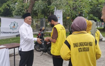 REKTOR UIN MATARAM BERBAGI TAKJIL BERSAMA MAHASISWA PENERIMA BEASISWA KIP KULIAH