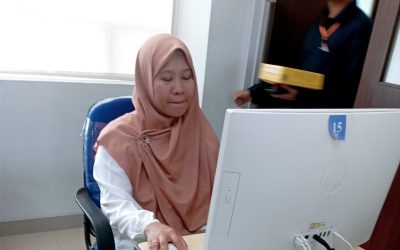 LANGKAH BARU DI USIA 41 TAHUN: SUHARTINI, IBU RUMAH TANGGA SIAP BERKOMPETISI BERSAMA RIBUAN CALON MAHASISWA DI UIN MATARAM