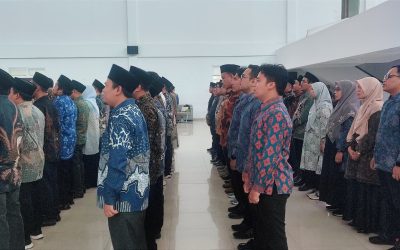 REKTOR PROF. DR. H. MASNUN TAHIR, M.AG. MENYAPA PAGI: MENEBAR DOA, MENANAM DISIPLIN, DAN MENUMBUHKAN SEMANGAT DI UIN MATARAM