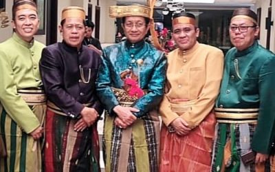 KETUA FORUM REKTOR DAMPINGI MENTERI AGAMA TERIMA GELAR ADAT KERAJAAN LUWU