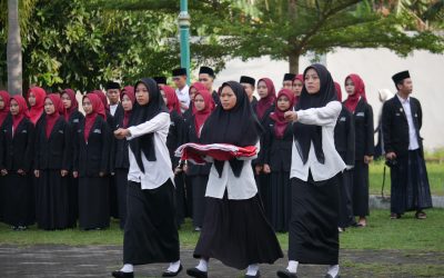 SANTRI HEBAT, INDONESIA BERMARTABAT: UIN MATARAM GELAR APEL HARI SANTRI 2025, REKTOR AJAK RAWAT NILAI PESANTREN DI ERA DIGITAL