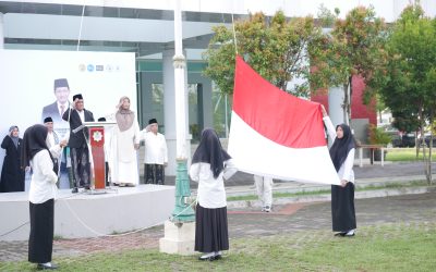 RATUSAN SIVITAS AKADEMIKA UIN MATARAM HADIRI APEL HARI SANTRI 2025: REKTOR AJAK SANTRI JADI PENJAGA PERADABAN DUNIA