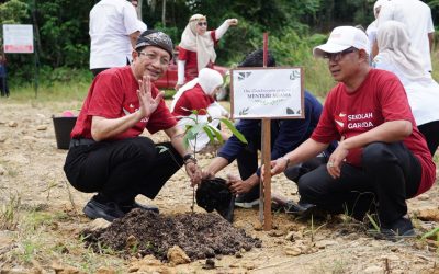 REKTOR UIN MATARAM APRESIASI VISI BESAR MENAG: TANAM POHON LOKAL SEBAGAI SIMBOL PENDIDIKAN BERAKAR DAN BERTARAF GLOBAL