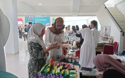 SINERGI AKADEMIK DAN PESANTREN: UIN MATARAM DORONG EKONOMI SANTRI MELALUI EXPO KEMANDIRIAN