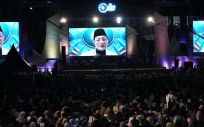 REKTOR SAMPAIKAN APRESIASI DAN DOA ATAS SUKSESNYA PENYELENGGARAAN MQK INTERNASIONAL: MENAG AJAK RIBUAN SANTRI DOAKAN KORBAN PESANTREN AL-KHOZINY