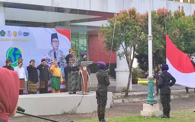 REKTOR UIN MATARAM BERTINDAK SEBAGAI INSPEKTUR UPACARA PERINGATAN HARI GURU NASIONAL 2025