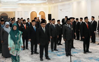 MENAG LANTIK KEPALA BIRO AAKK DAN AUPK UIN MATARAM BERSAMA 19 PEJABAT LAINNYA