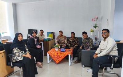 REKTOR PROF.DR. H. MASNUN TAHIR LAKUKAN SIDAK SILATURAHMI DAN SAPARI PAGI DI SEJUMLAH FAKULTAS