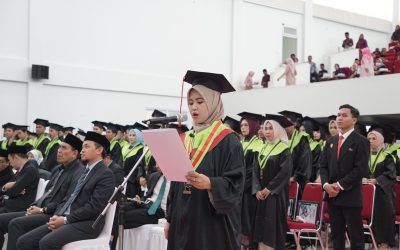 495 SARJANA, MAGISTER DAN DOKTOR DIKUKUHKAN HARI INI: REKTOR BERIKAN BEASISWA LANJUT STUDI UNTUK WISUDAWAN TERBAIK