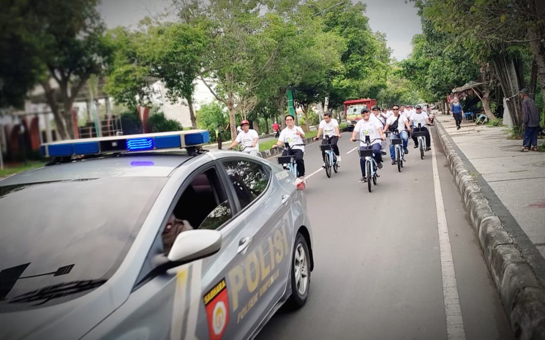 REKTOR PIMPIN SEPEDA SANTAI ECOTEOLOGI DAN PENANDATANGANAN MOU GREEN CAMPUS DI UIN MATARAM