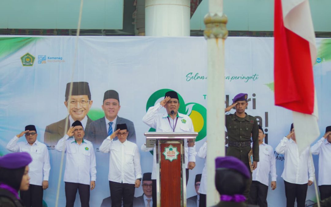 PROF. DR. H. MASNUN TAHIR BERTINDAK SEBAGAI INSPEKTUR UPACARA PUNCAK HAB KEMENAG, RATUSAN ASN UIN MATARAM PADATI LAPANGAN AUDITORIUM
