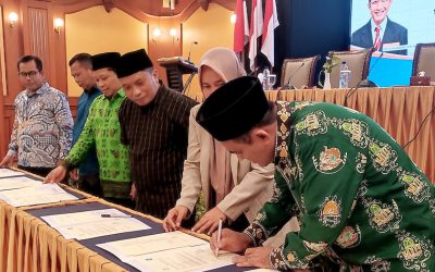 PENANDATANGANAN KONTRAK KERJA DEKAN DAN DIREKTUR, REKTOR TEKANKAN SPIRIT ASTA CITA, ASTA PROTAS, DAN ASTA PRIMA