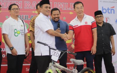 REKTOR UIN MATARAM BAGI-BAGI SEPEDA DAN HP DI PANGGUNG DONOR DARAH KEBANGSAAN