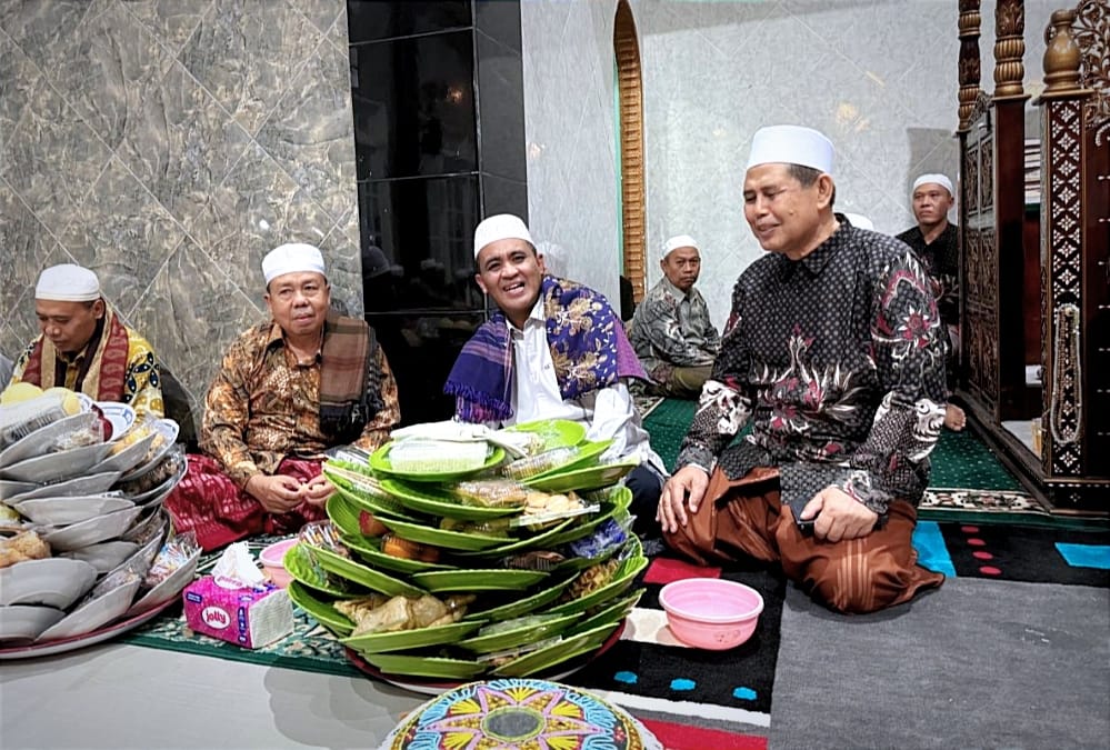 REKTOR PROF. DR. TGH MASNUN TAHIR ISI TAUSIYAH NUZULUL QUR’AN PAMUNGKAS: SAMPAIKAN PESAN MENTERI AGAMA MELALUI GERAKAN MASJID RAMAH MUDIK YANG HUMANIS DAN MENYENANGKAN