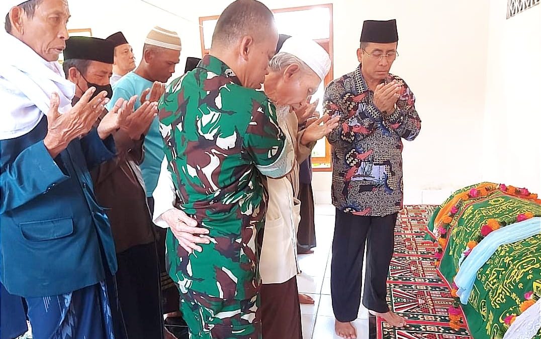 REKTOR UIN MATARAM KENANG KETELADANAN ALMARHUMAH HJ. SITI HASANAH, A.Md.: SOSOK LEMBUT YANG MENGINSPIRASI DHARMA WANITA