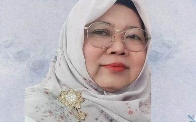 REKTOR KENANG 100 KEBAIKAN ALMARHUMAH SIENI SAIDAN: KEBAIKAN KE-100 SELALU MINTA FOTO BARENG SETIAP BERTEMU