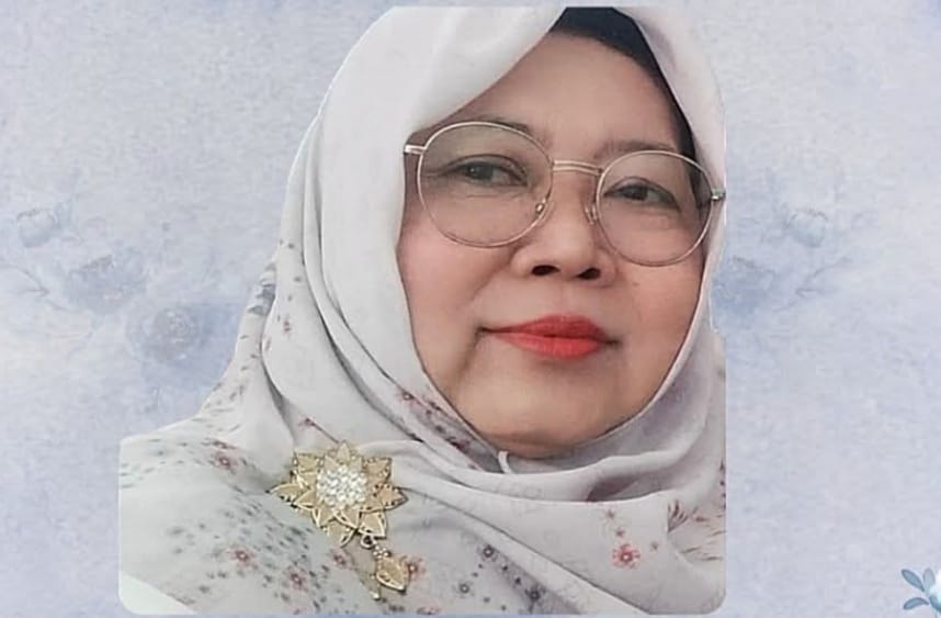 REKTOR KENANG 100 KEBAIKAN ALMARHUMAH SIENI SAIDAN: KEBAIKAN KE-100 SELALU MINTA FOTO BARENG SETIAP BERTEMU