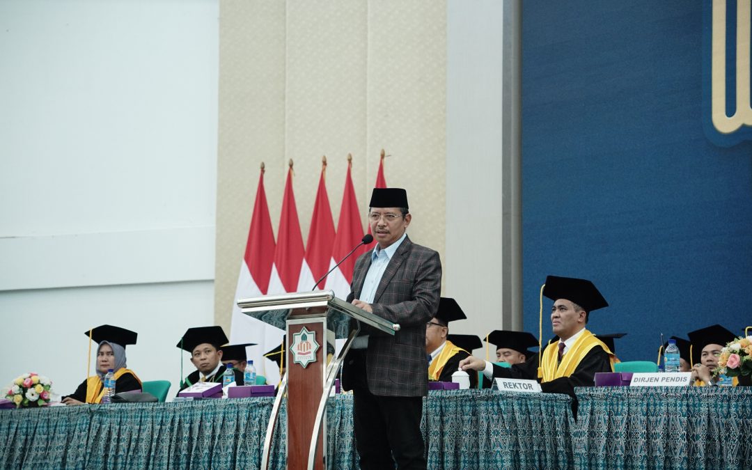 DIRJEN PENDIS KEMENAG RI HADIRI WISUDA KE-54 UIN MATARAM: TEKANKAN PERAN KAMPUS DALAM RISET BERDAMPAK