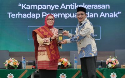 GEMA DEKLARASI DI AUDITORIUM UIN MATARAM: REKTOR UIN MATARAM MEMIMPIN DEKLARASI ANTI KEKERASAN TERHADAP PEREMPUAN DAN ANAK