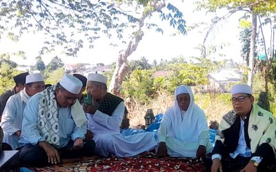 REKTOR PROF. DR. TGH. MASNUN TAHIR HADIRI PEMAKAMAN ALMARHUM LALU TSABIT, S.SOS., SAMPAIKAN DUKA MENDALAM KELUARGA BESAR UIN MATARAM