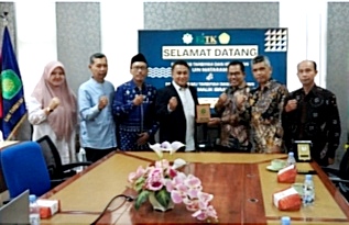 MENJEMPUT MASA DEPAN PENDIDIKAN:FTK UIN MATARAM BELAJAR SMART CLASS DAN KELAS INTERNASIONAL KE FITK UIN MAULANA MALIK IBRAHIM MALANG