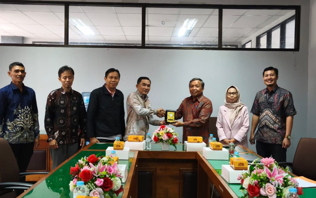 FTK UIN MATARAM PELAJARI IMPLEMENTASI SMART CLASSROOM DI FMIPA UNESA