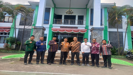 KEPALA KANTOR KEMENTERIAN AGAMA KABUPATEN DAN KOTA BIMA: SOSIALISASI PASCASARJANA UIN MATARAM MOMENTUM STARATEGIS BAGI INSTITUSI PEMERINTAH, MADRASAH DAN PERGURUAN TINGGI UNTUK MENGUPDATE DIRI SECARA AKADEMIS