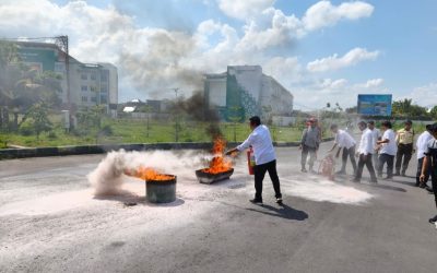 UIN MATARAM PERKUAT BUDAYA KESELAMATAN KERJA : REKTOR BEKALI PENGELOLA GEDUNG HADAPI SITUASI DARURAT KEBAKARAN